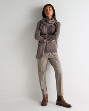 Load image into Gallery viewer, N.Peal Women's Evie Classic Round Neck Cashmere Jumper Otter Brown
