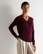 Load image into Gallery viewer, N.Peal Women's Phoebe V Neck Cashmere Jumper Bordeaux Red
