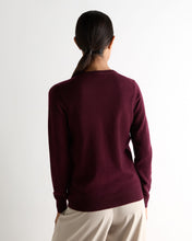 Load image into Gallery viewer, N.Peal Women's Phoebe V Neck Cashmere Jumper Bordeaux Red
