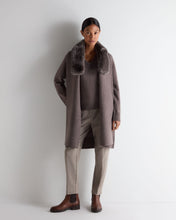 Load image into Gallery viewer, N.Peal Women's Phoebe V Neck Cashmere Jumper Otter Brown
