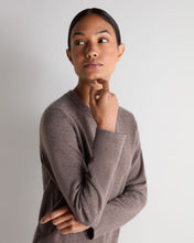 Load image into Gallery viewer, N.Peal Women's Hallie Round Neck Cashmere Jumper Otter Brown
