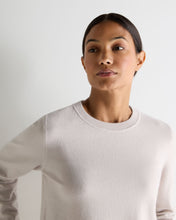 Load image into Gallery viewer, N.Peal Women's Hallie Round Neck Cashmere Jumper Snow Grey
