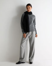Load image into Gallery viewer, N.Peal Women's Adelyn Cable Round Neck Cashmere Jumper Elephant Grey
