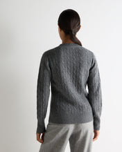 Load image into Gallery viewer, N.Peal Women's Adelyn Cable Round Neck Cashmere Jumper Elephant Grey

