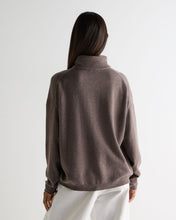 Load image into Gallery viewer, N.Peal Women's Victoria Turtle Neck Cashmere Jumper Otter Brown
