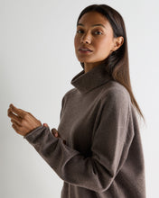 Load image into Gallery viewer, N.Peal Women's Victoria Turtle Neck Cashmere Jumper Otter Brown
