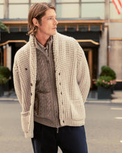 Load image into Gallery viewer, N.Peal Men&#39;s Textured Kensington Cashmere Cardigan Sand Brown
