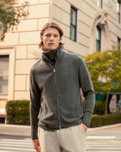 Load image into Gallery viewer, N.Peal Men&#39;s Rex Trim Cashmere Gilet Moss Green
