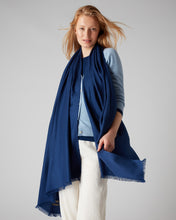 Load image into Gallery viewer, N.Peal Women&#39;s Pashmina Cashmere Shawl French Blue
