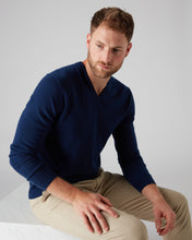 Load image into Gallery viewer, N.Peal Men&#39;s Burlington V Neck Cashmere Jumper French Blue
