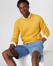 Load image into Gallery viewer, N.Peal Men&#39;s The Thames Cable Cashmere Jumper Canary Yellow

