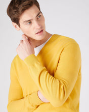 Load image into Gallery viewer, N.Peal Men&#39;s The Burlington V Neck Cashmere Jumper Canary Yellow
