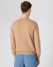 Load image into Gallery viewer, N.Peal Men&#39;s The Oxford Round Neck Cashmere Jumper Sahara Brown
