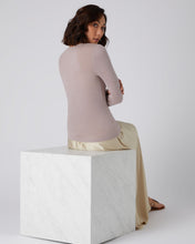 Load image into Gallery viewer, N.Peal Women&#39;s Superfine V Neck Cashmere Jumper Dune Pink
