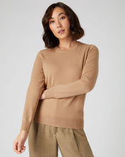 Load image into Gallery viewer, N.Peal Women&#39;s Round Neck Cashmere Jumper Sahara Brown
