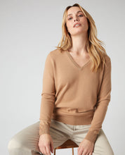 Load image into Gallery viewer, N.Peal Women&#39;s V Neck Cashmere Jumper Sahara Brown
