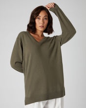 Load image into Gallery viewer, N.Peal Women&#39;s V Neck Longline Cashmere Jumper Khaki Green
