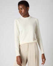 Load image into Gallery viewer, N.Peal Women&#39;s Woven Ruffle Cashmere Jumper New Ivory White
