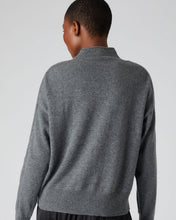 Load image into Gallery viewer, N.Peal Women&#39;s Metal Trim Crop Cashmere Jumper Elephant Grey
