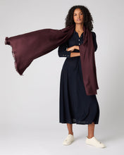 Load image into Gallery viewer, N.Peal Women&#39;s Pashmina Cashmere Shawl Clove Brown
