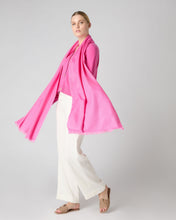 Load image into Gallery viewer, N.Peal Women&#39;s Pashmina Cashmere Shawl Vibrant Pink
