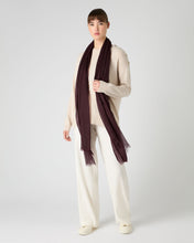 Load image into Gallery viewer, N.Peal Women&#39;s Ultrafine Pashmina Cashmere Shawl Clove Brown
