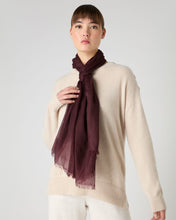 Load image into Gallery viewer, N.Peal Women&#39;s Ultrafine Pashmina Cashmere Shawl Clove Brown
