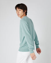 Load image into Gallery viewer, N.Peal Men&#39;s Burlington V Neck Cashmere Jumper Oasis Green
