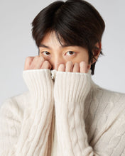 Load image into Gallery viewer, N.Peal Men&#39;s Contrast Cable Full Zip Cashmere Jumper Ecru White
