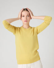 Load image into Gallery viewer, N.Peal Women&#39;s Evie Classic Round Neck Cashmere Jumper Citrine Yellow
