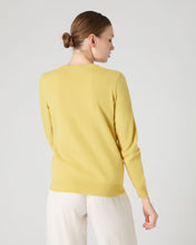 Load image into Gallery viewer, N.Peal Women&#39;s Evie Classic Round Neck Cashmere Jumper Citrine Yellow
