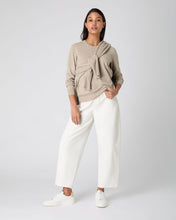 Load image into Gallery viewer, N.Peal Women's Evie Classic Round Neck Cashmere Jumper Oatmeal Brown

