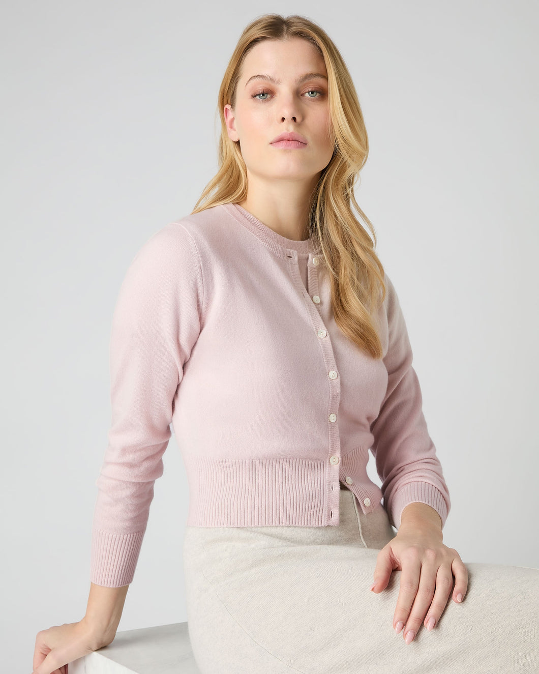 N.Peal Women's Ivy Cropped Cashmere Cardigan Quartz Pink