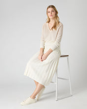 Load image into Gallery viewer, N.Peal Women&#39;s Dip Dye V Neck Cashmere Jumper Almond White
