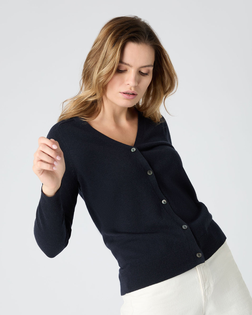 N.Peal Women's Lara V Neck Cashmere Cardigan Navy Blue