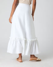 Load image into Gallery viewer, N.Peal Women&#39;s Sofia Ruffle Linen Skirt White
