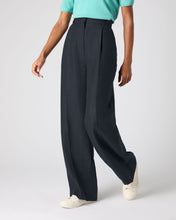Load image into Gallery viewer, N.Peal Women's Florence Linen Trouser Navy Blue
