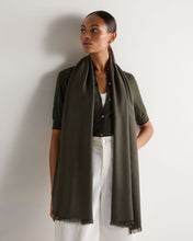 Load image into Gallery viewer, N.Peal Women's Pashmina Cashmere Stole Arabica Khaki Green
