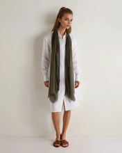 Load image into Gallery viewer, N.Peal Women's Ultrafine Pashmina Cashmere Shawl Arabica Khaki Green
