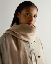 Load image into Gallery viewer, N.Peal Unisex Cashmere Check Scarf Brown Check
