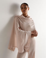 Load image into Gallery viewer, N.Peal Women's Lightweight Cashmere Shawl Ecru White

