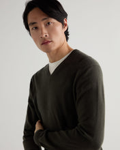 Load image into Gallery viewer, N.Peal Men's Burlington V Neck Cashmere Jumper Arabica Khaki Green
