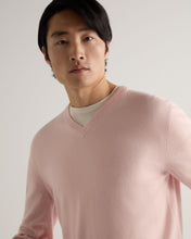 Load image into Gallery viewer, N.Peal Men's Burlington V Neck Cashmere Jumper Blossom Pink
