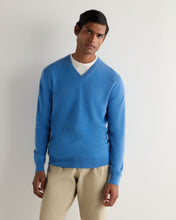 Load image into Gallery viewer, N.Peal Men's Burlington V Neck Cashmere Jumper Provence Blue
