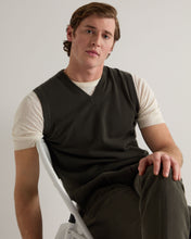 Load image into Gallery viewer, N.Peal Men's Westminster Cashmere Slipover Arabica Khaki Green
