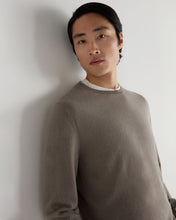 Load image into Gallery viewer, N.Peal Men's Oxford Round Neck Cashmere Jumper Vintage Khaki Green

