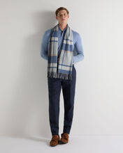 Load image into Gallery viewer, N.Peal Men's Regent Fine Gauge Cashmere Half Zip Jumper Cornflower Blue
