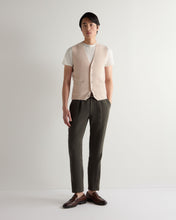 Load image into Gallery viewer, N.Peal Men's Chelsea Cashmere Waistcoat Ecru White
