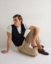 Load image into Gallery viewer, N.Peal Men's Chelsea Cashmere Waistcoat Indigo Blue
