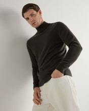 Load image into Gallery viewer, N.Peal Men's Mayfair Turtle Neck Cashmere Jumper Arabica Khaki Green
